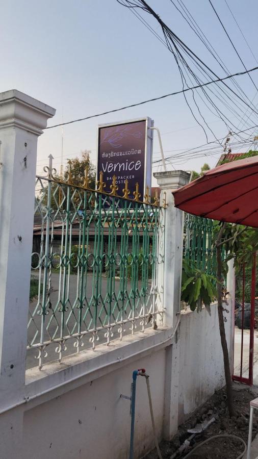 Vernice Backpacker Hostel Вьентьян Экстерьер фото
