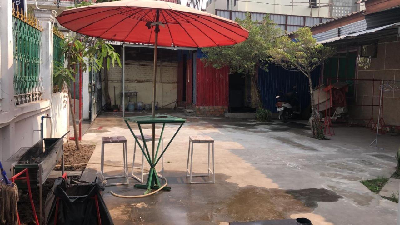 Vernice Backpacker Hostel Вьентьян Экстерьер фото