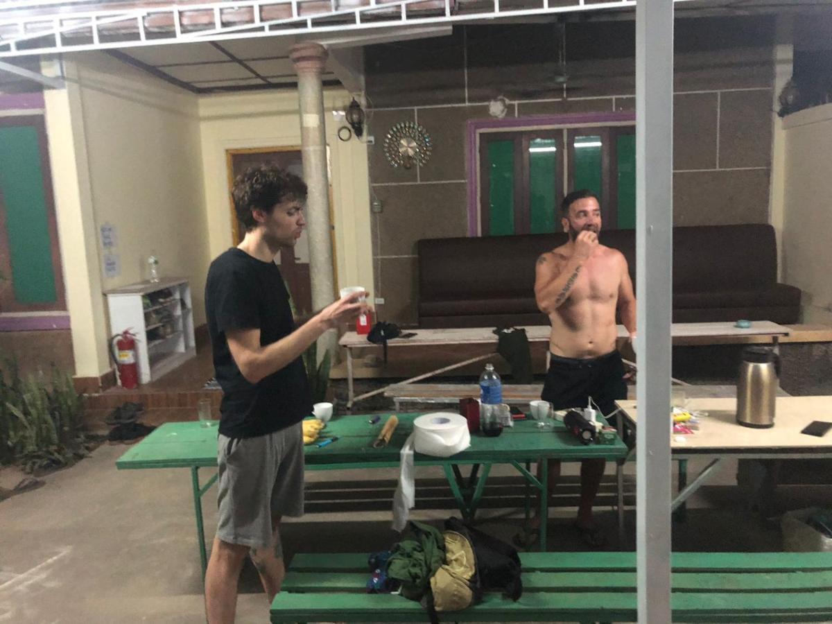 Vernice Backpacker Hostel Вьентьян Экстерьер фото