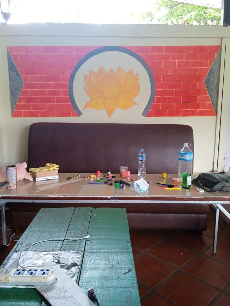 Vernice Backpacker Hostel Вьентьян Экстерьер фото